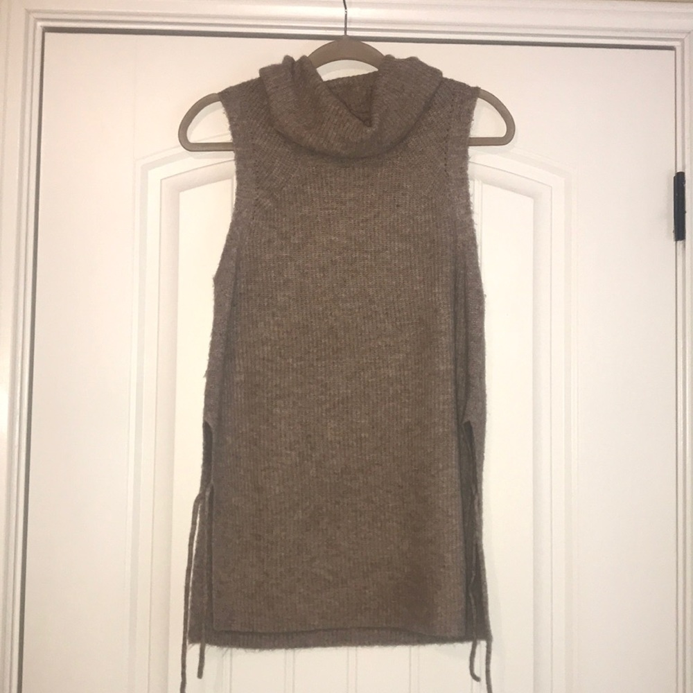 Gentle fawn sleeveless turtleneck sweater